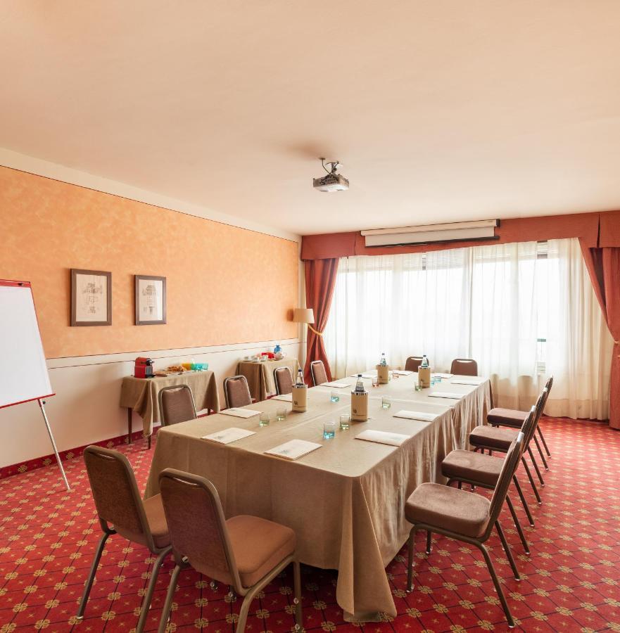Hotel Ambasciatori Brescia Exteriör bild